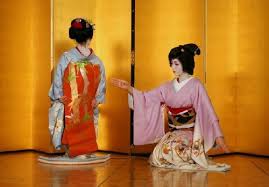 phân biệt geisha và maiko - trang phục